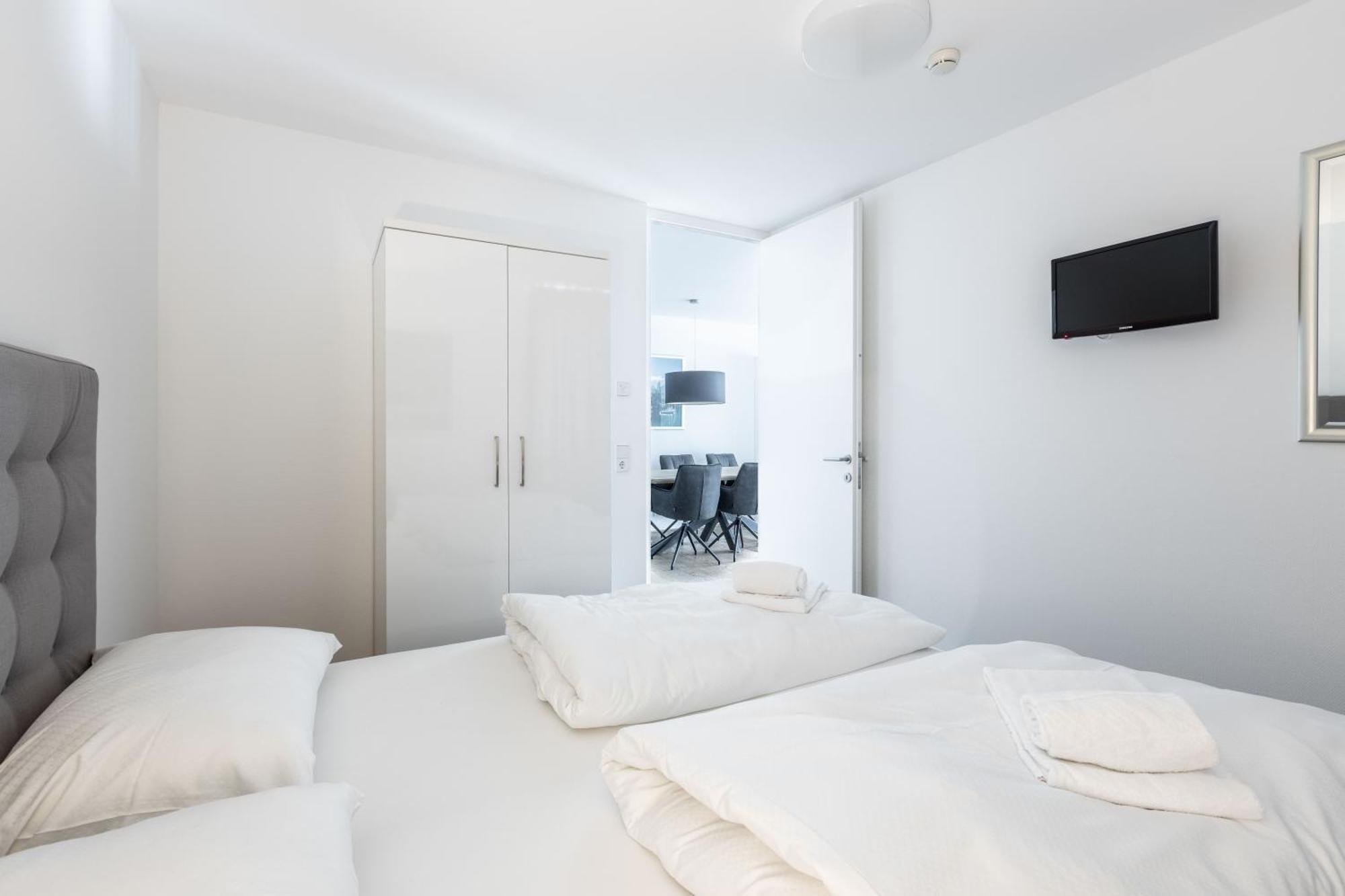 צל-אם-זי Bellevue Residences - Luxurious Lakeside Apartments מראה חיצוני תמונה